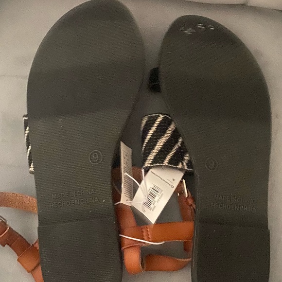 NWT Old Navy Sandal with Tags, NEW - Picture 4 of 7